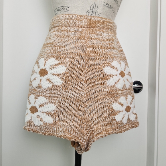 Storia Highwaist Knit Shorts - Picture 5 of 12